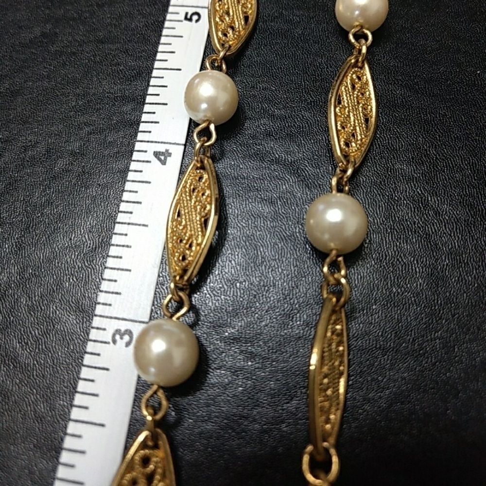 Avon gold tone faux pearl necklace 24" - Picture 5 of 5